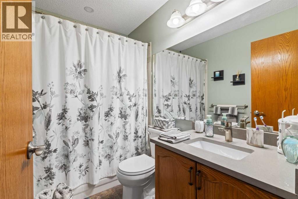 217 Douglas Glen Close SE - 26