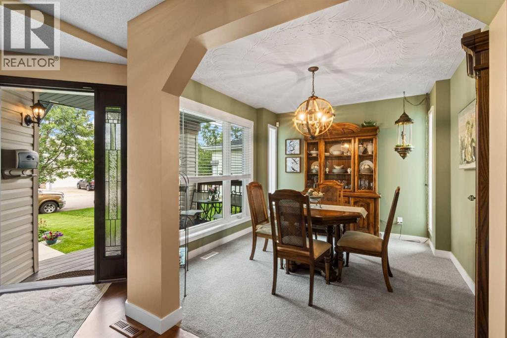 217 Douglas Glen Close SE - 6