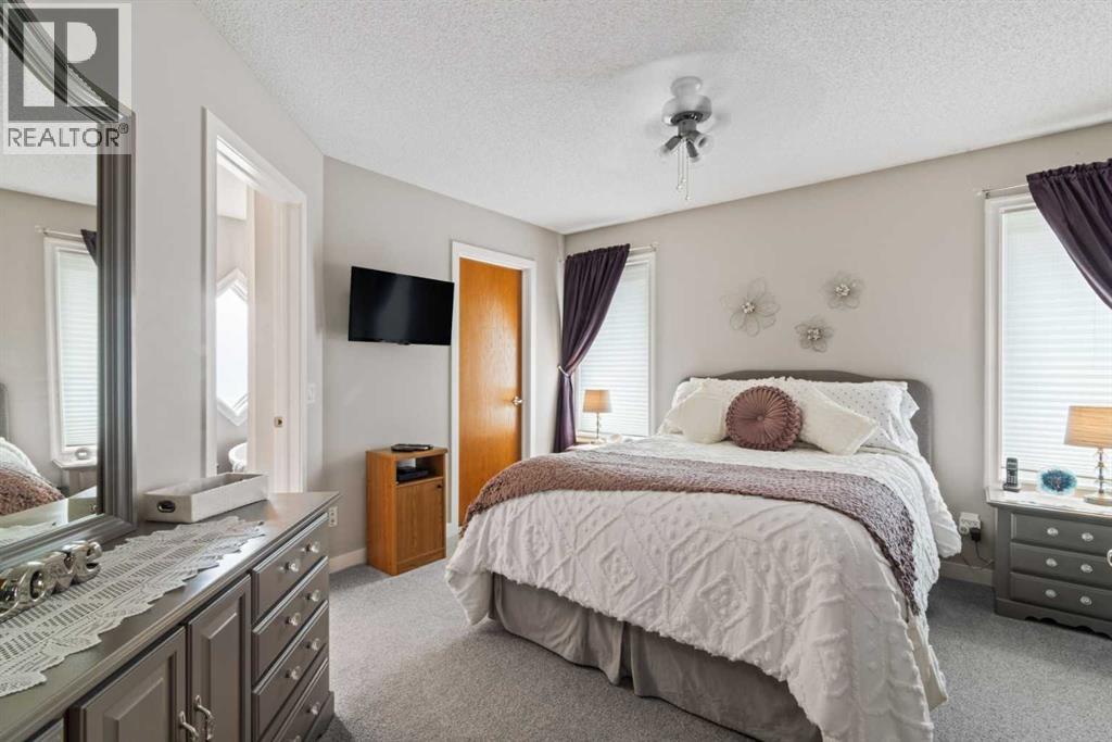 217 Douglas Glen Close SE - 18