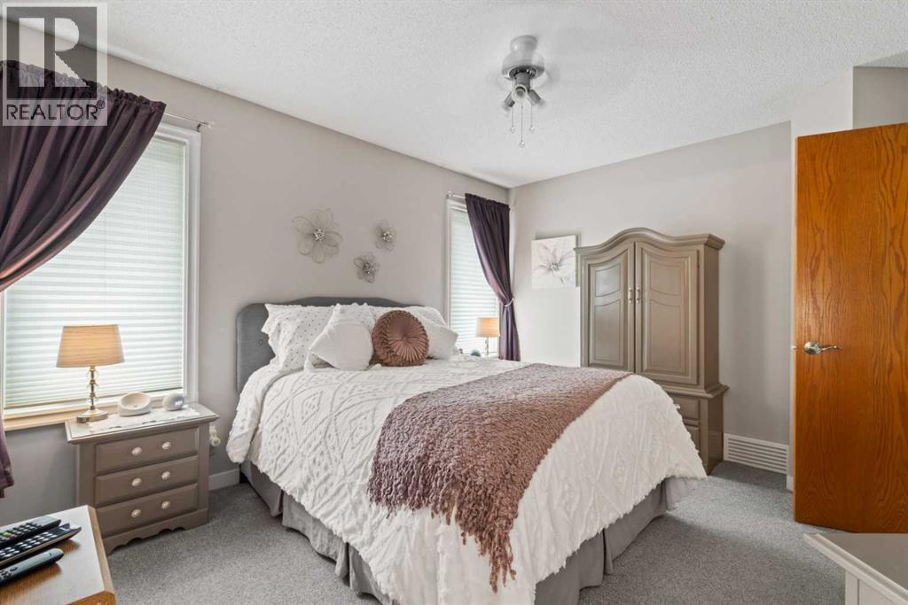 217 Douglas Glen Close SE - 19