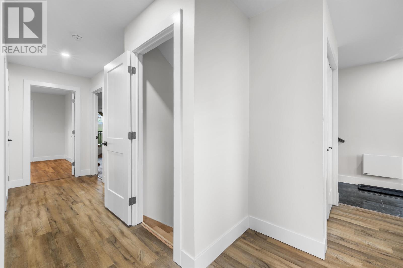 31 Hilltop Court - 37