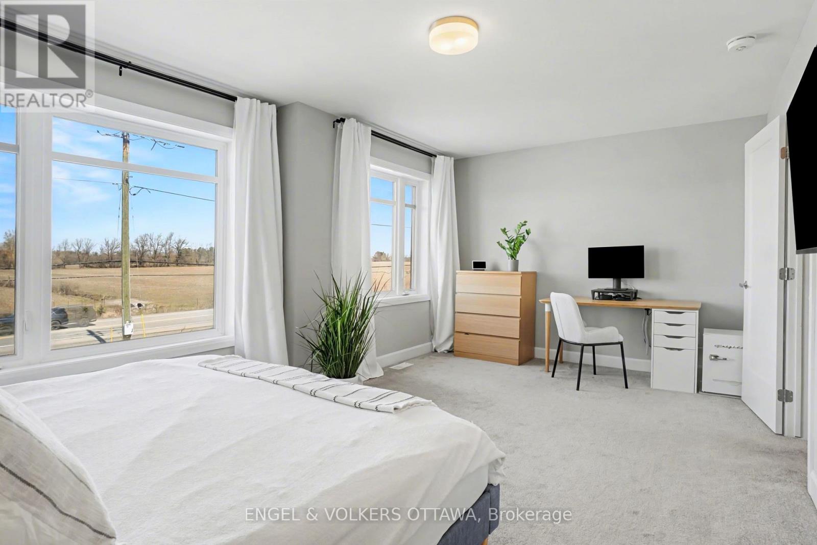 57 MANDEVILLA CRESCENT - 18