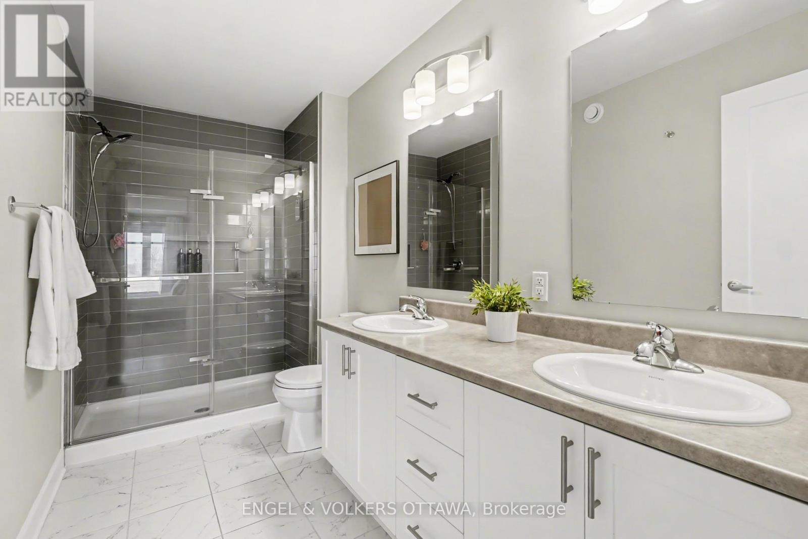 57 MANDEVILLA CRESCENT - 22