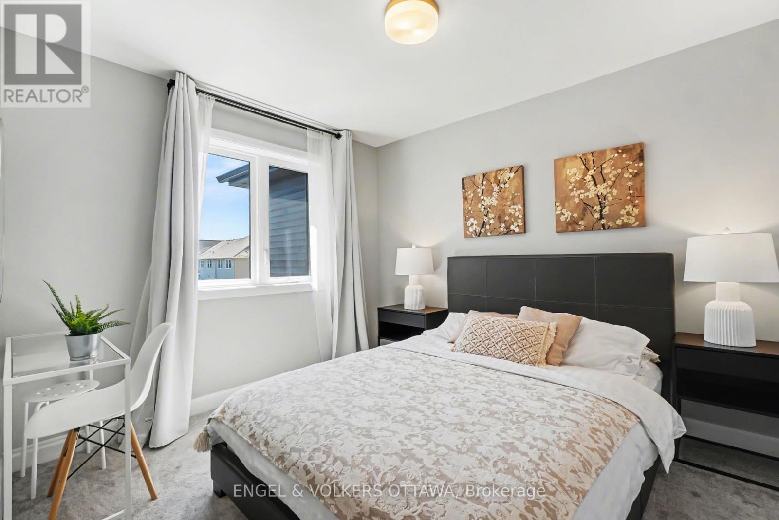57 MANDEVILLA CRESCENT - 24