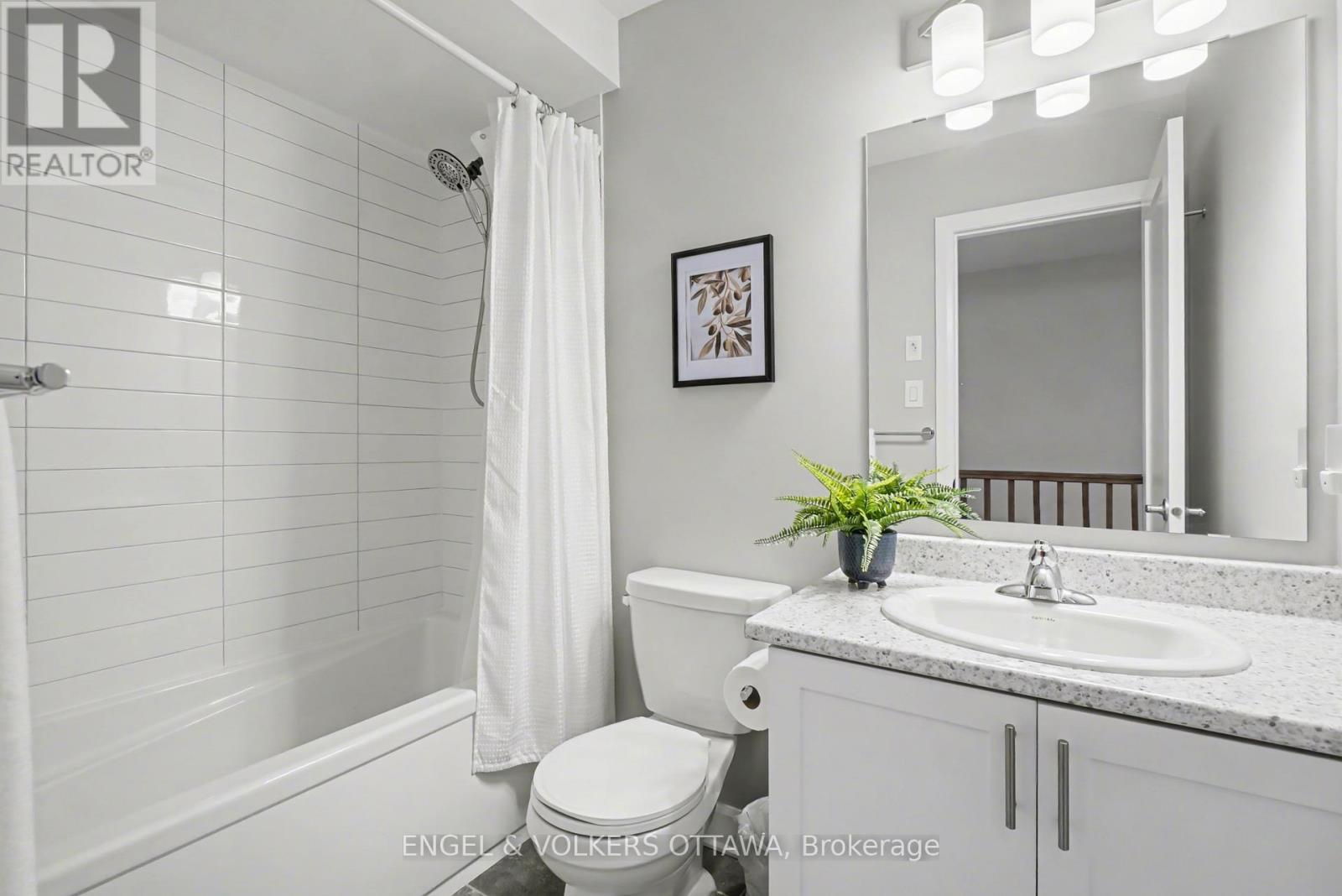 57 MANDEVILLA CRESCENT - 27