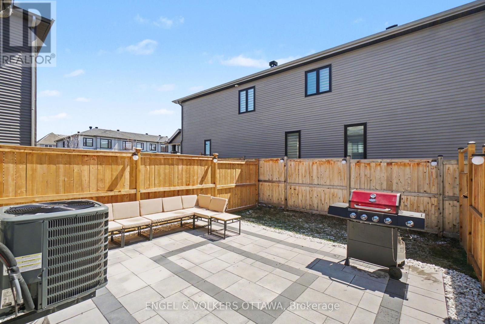 57 MANDEVILLA CRESCENT - 31