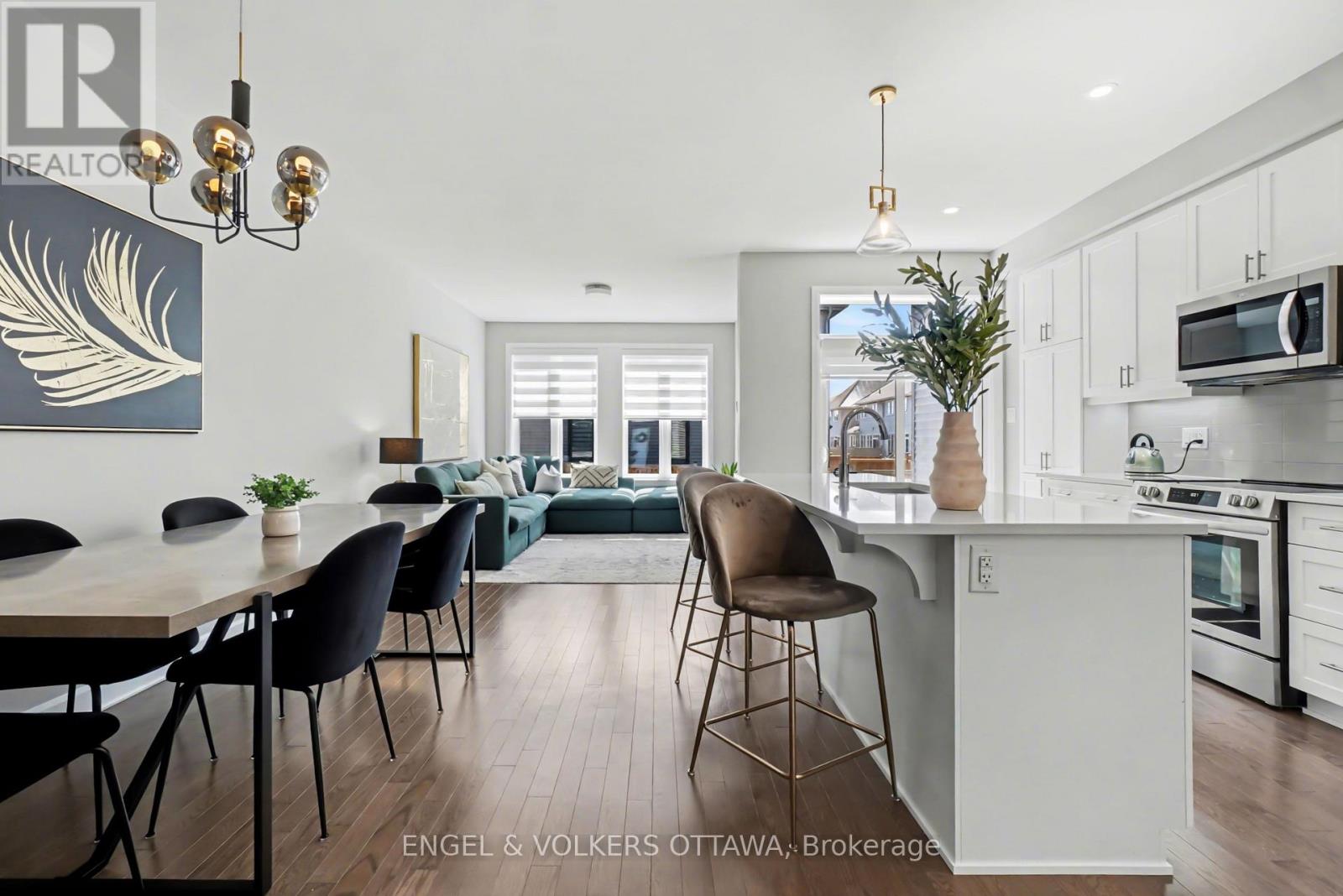 57 MANDEVILLA CRESCENT - 4