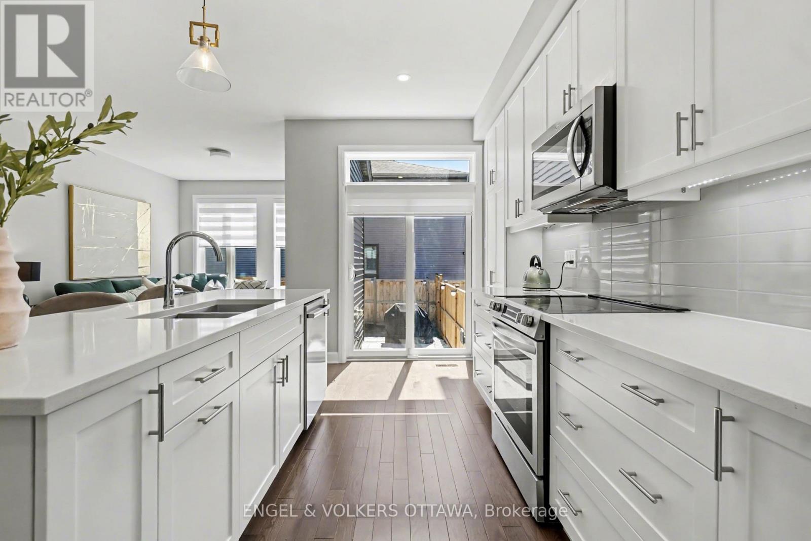 57 MANDEVILLA CRESCENT - 9