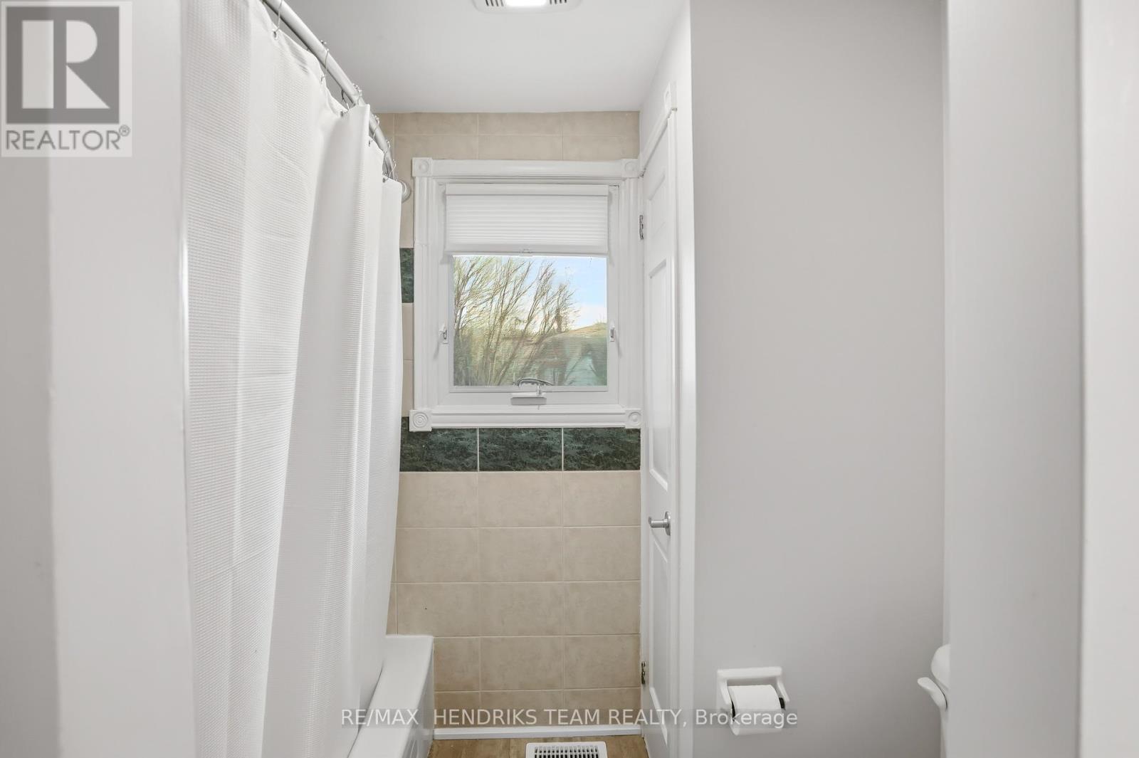 6 GARRISON VILLAGE DRIVE - 20