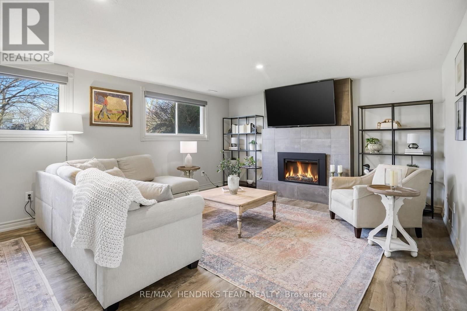 6 GARRISON VILLAGE DRIVE - 21