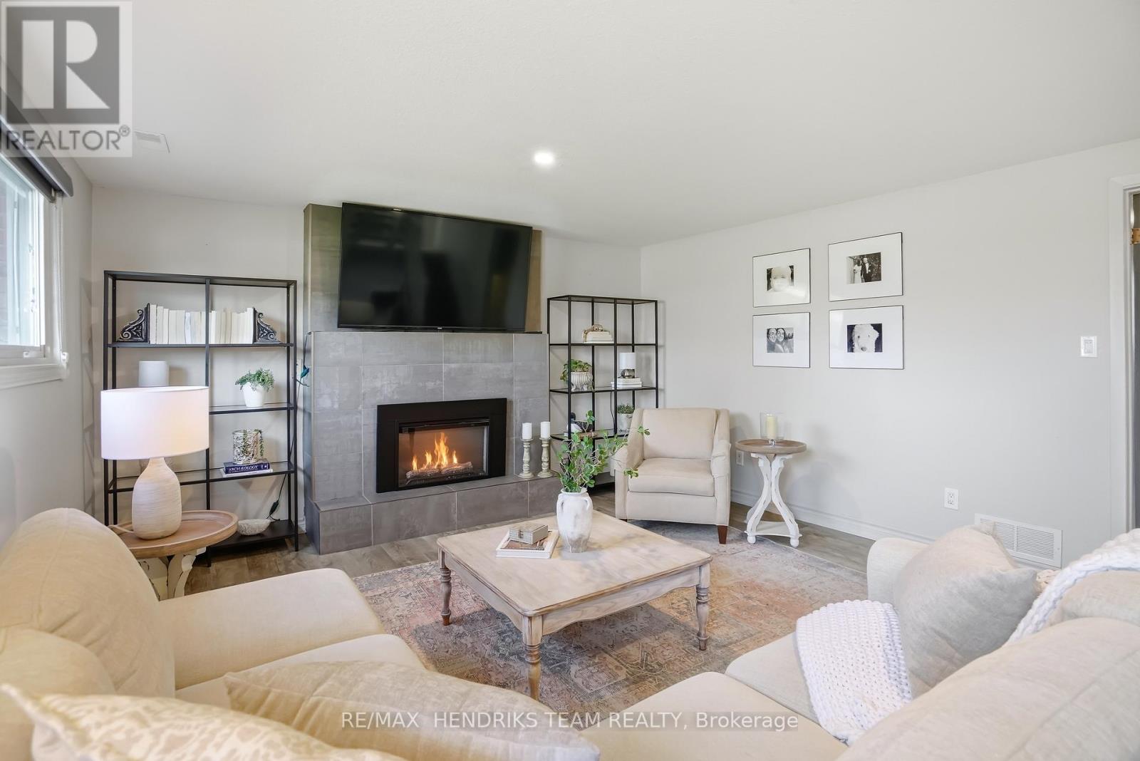 6 GARRISON VILLAGE DRIVE - 22