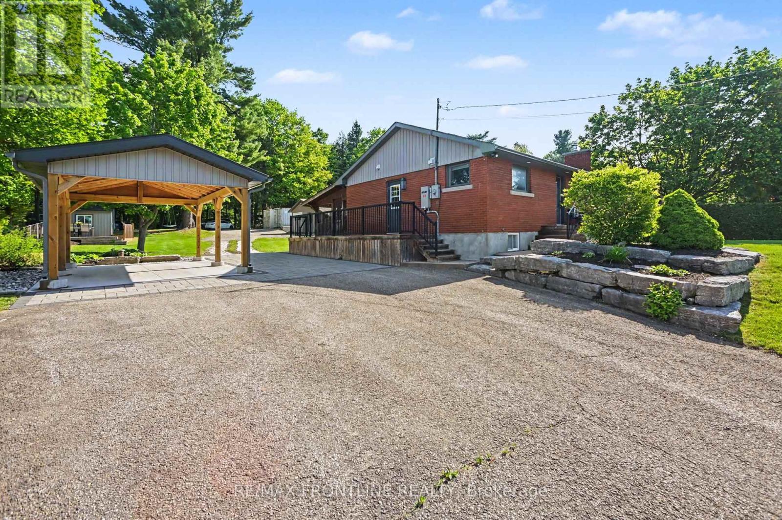 2436 RIDEAU FERRY ROAD - 23