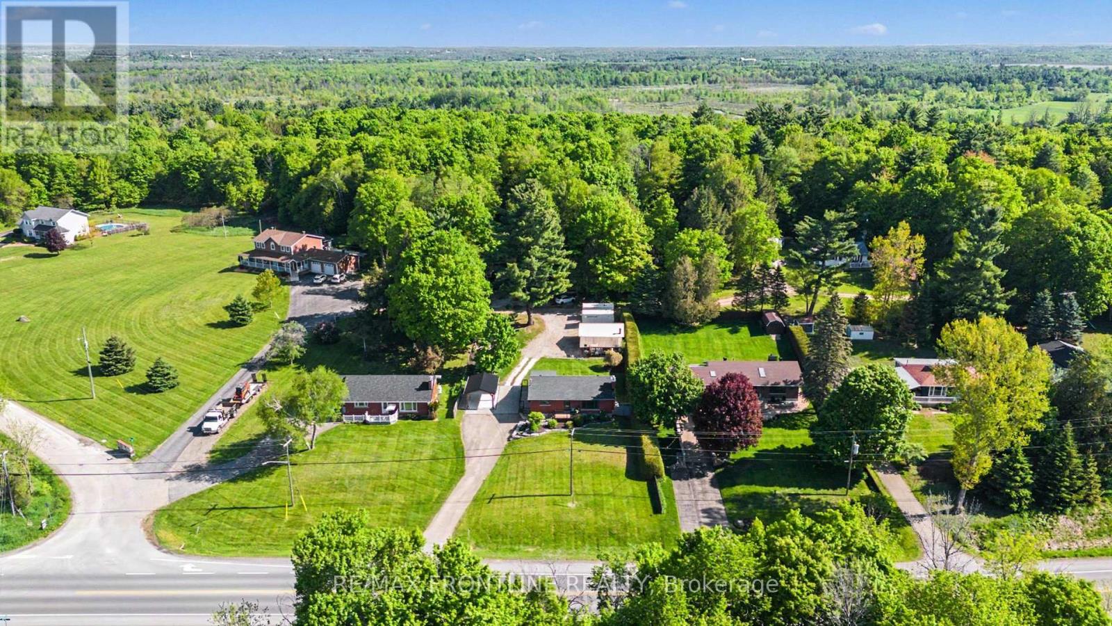 2436 RIDEAU FERRY ROAD - 31