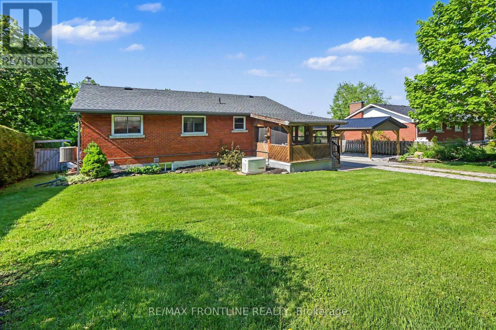 2436 RIDEAU FERRY ROAD - 27