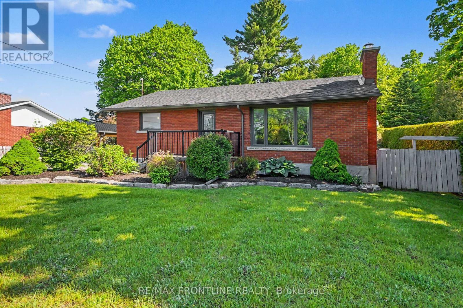 2436 RIDEAU FERRY ROAD - 24