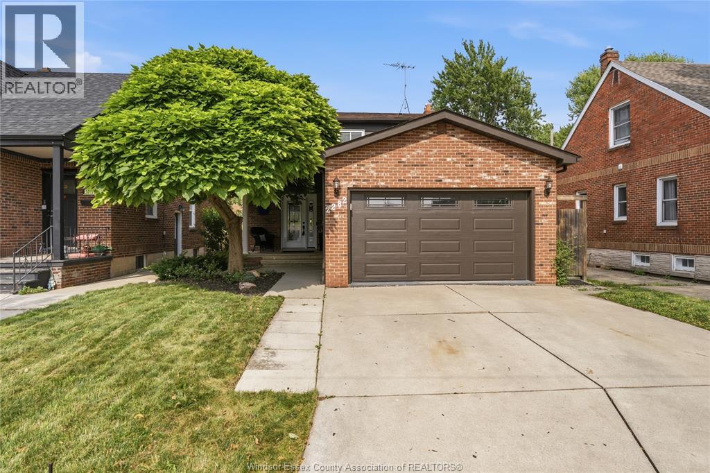 2282 WOODLAWN - 1