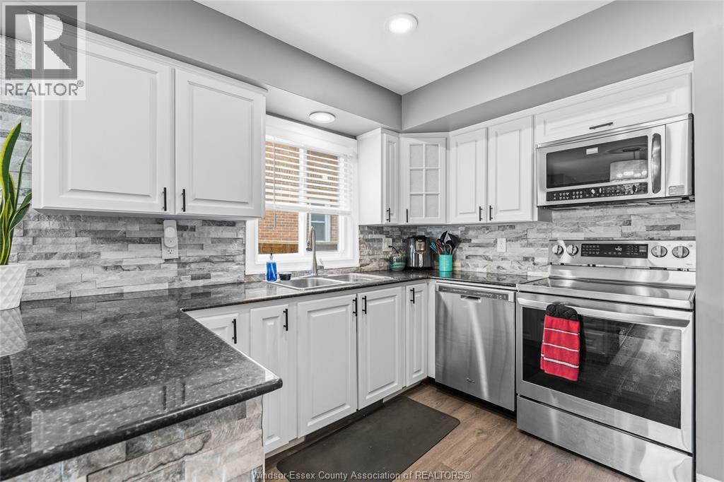2282 WOODLAWN - 13
