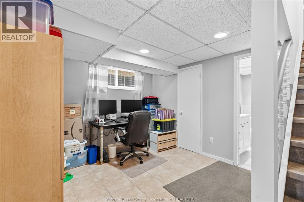 2282 WOODLAWN - 22