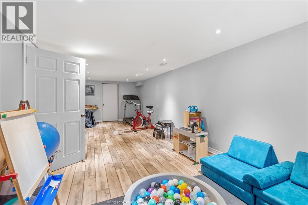 2282 WOODLAWN - 23