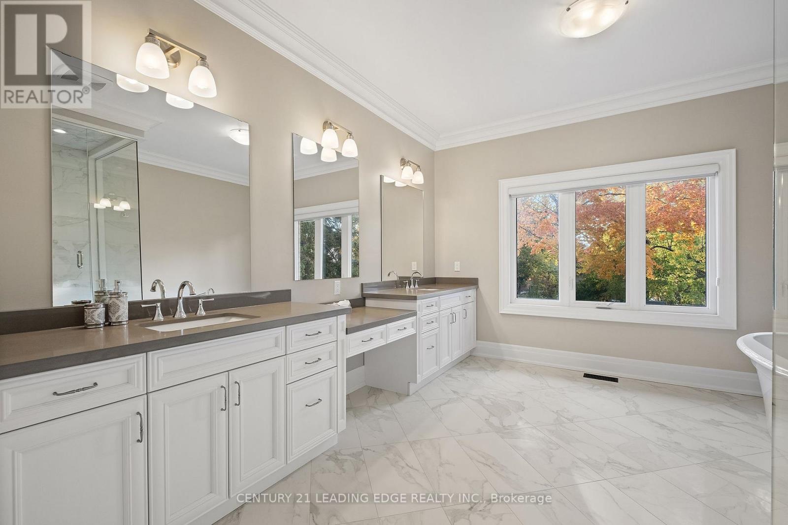 12 JONQUIL CRESCENT - 26