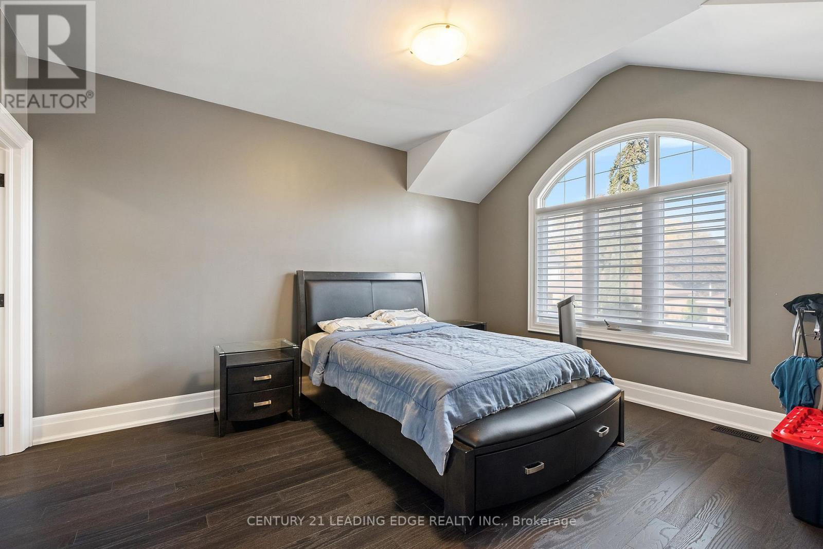 12 JONQUIL CRESCENT - 36