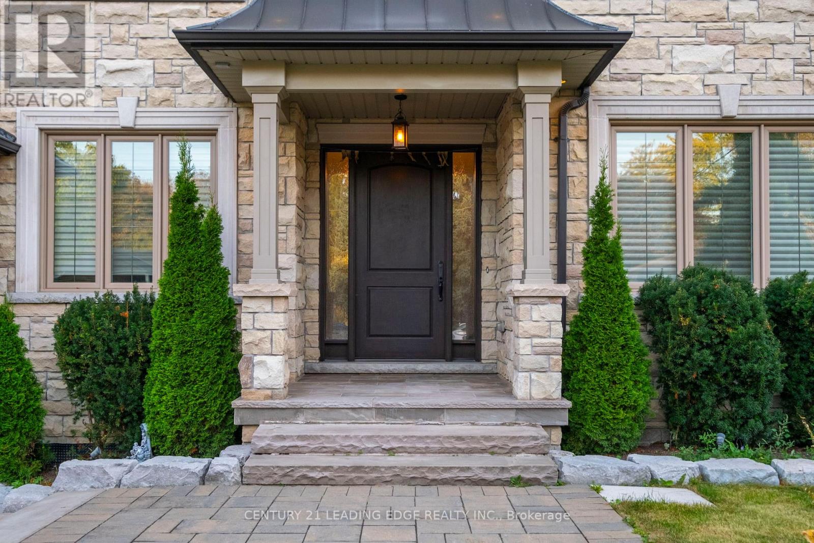12 JONQUIL CRESCENT - 4