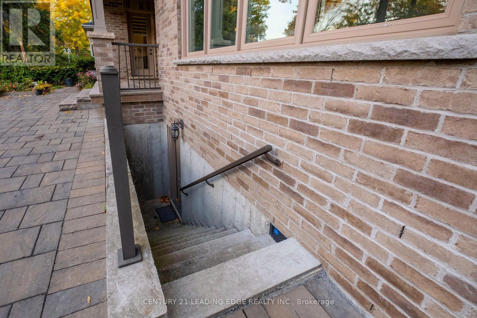 12 JONQUIL CRESCENT - 43
