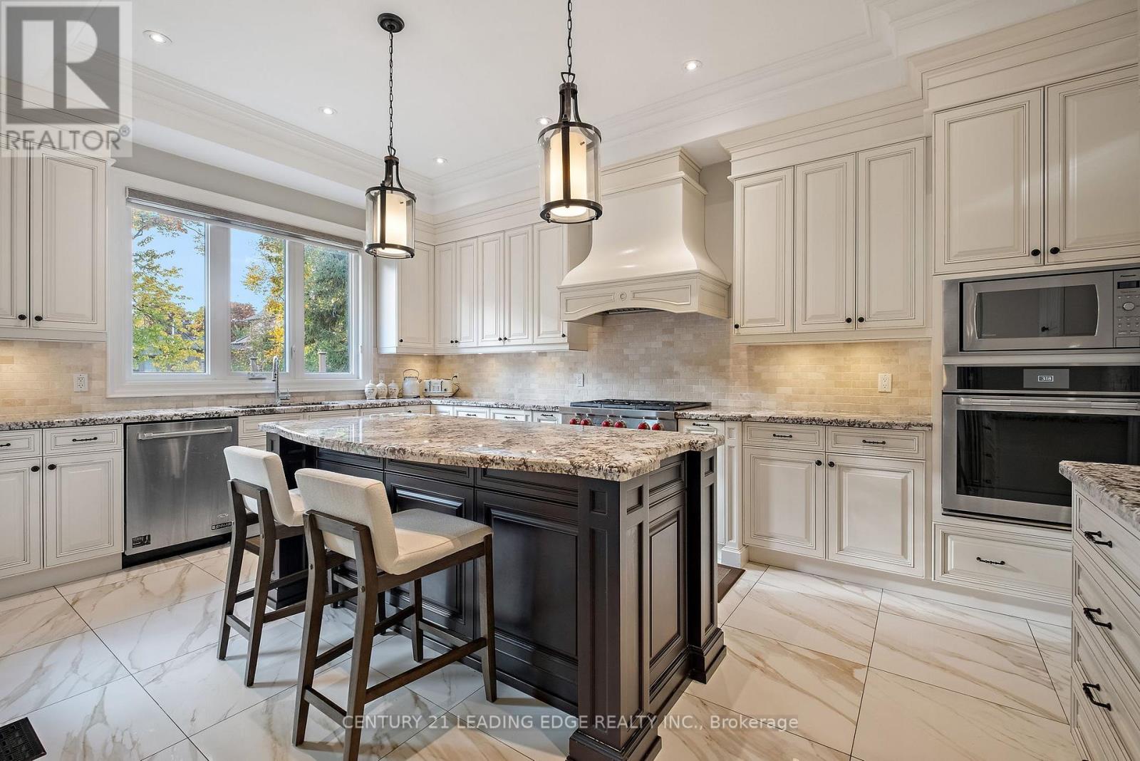 12 JONQUIL CRESCENT - 16