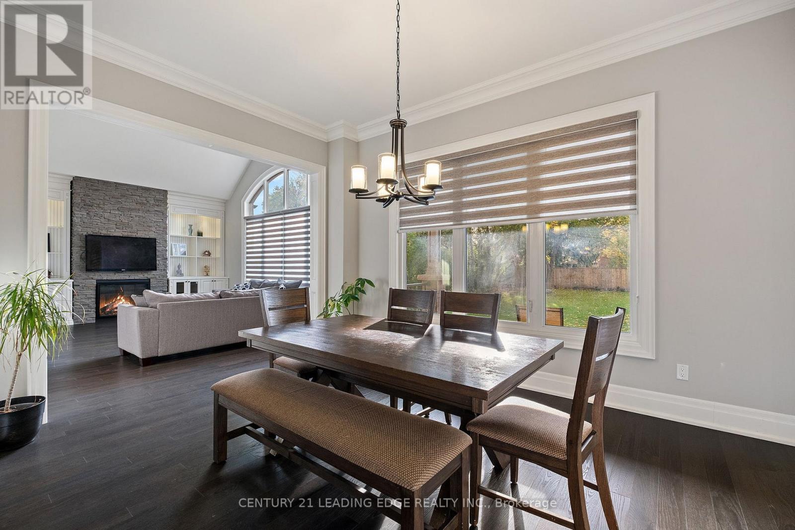 12 JONQUIL CRESCENT - 13