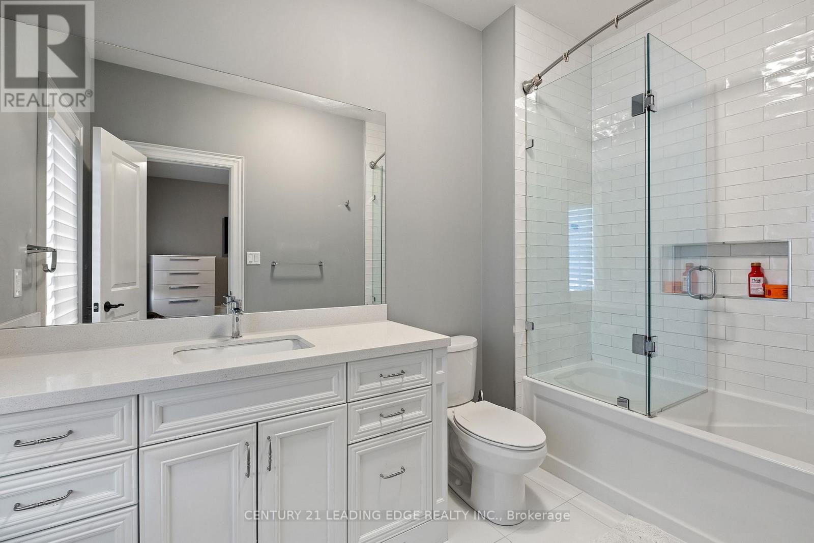 12 JONQUIL CRESCENT - 33