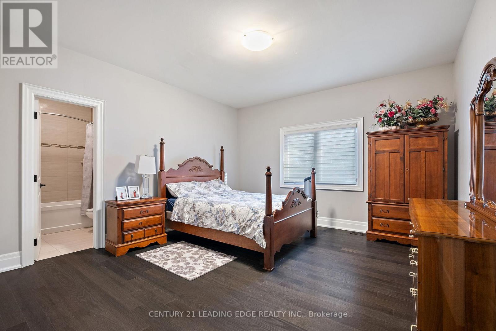 12 JONQUIL CRESCENT - 34