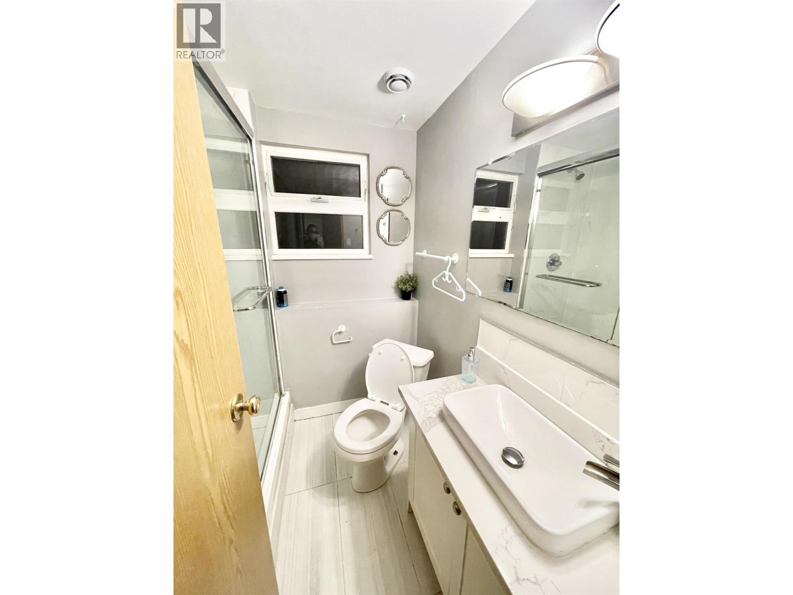 2 Bed, 1 Bath Apartment for Rent in Burnaby – Lower Unit 68XX STANLEY STREET, Burnaby – MLS# R3148309 - Image 4