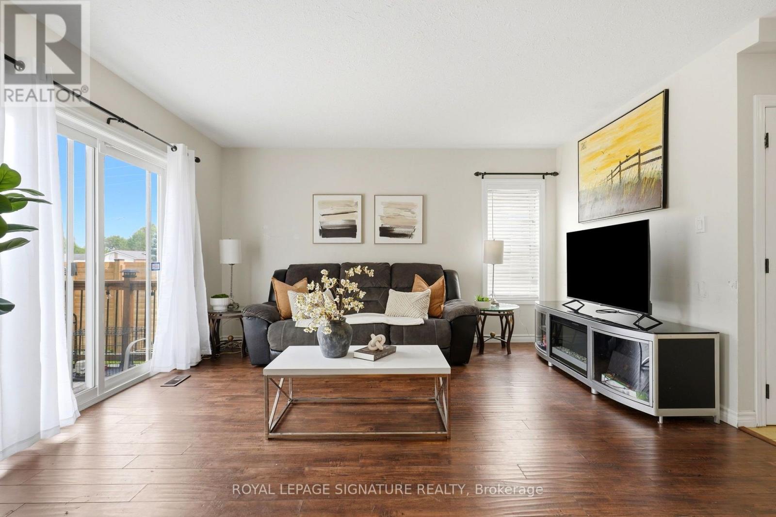 517 VICTORIA STREET - 8