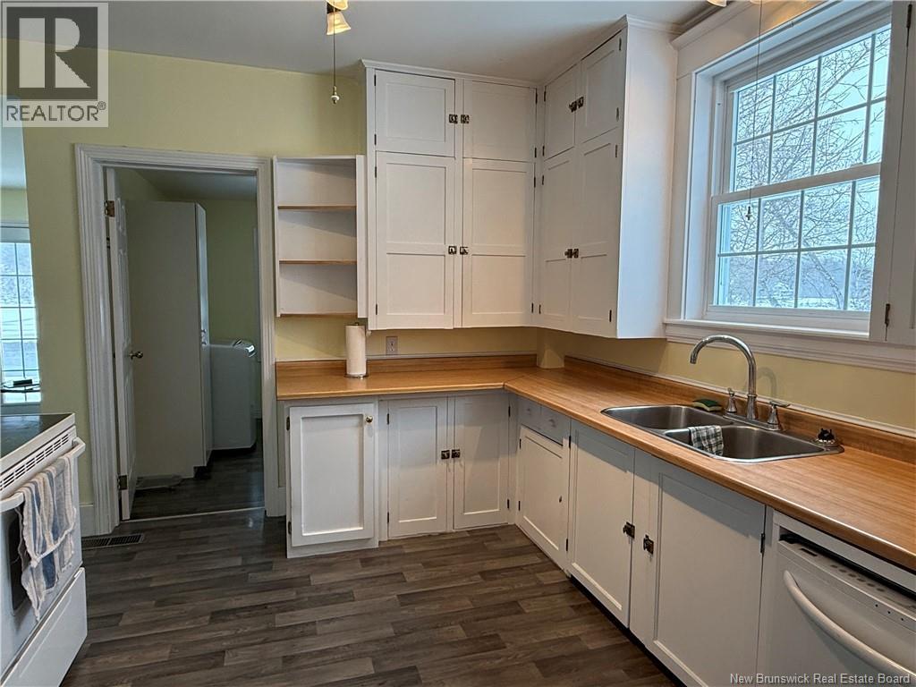 557 East Riverside Drive - 11