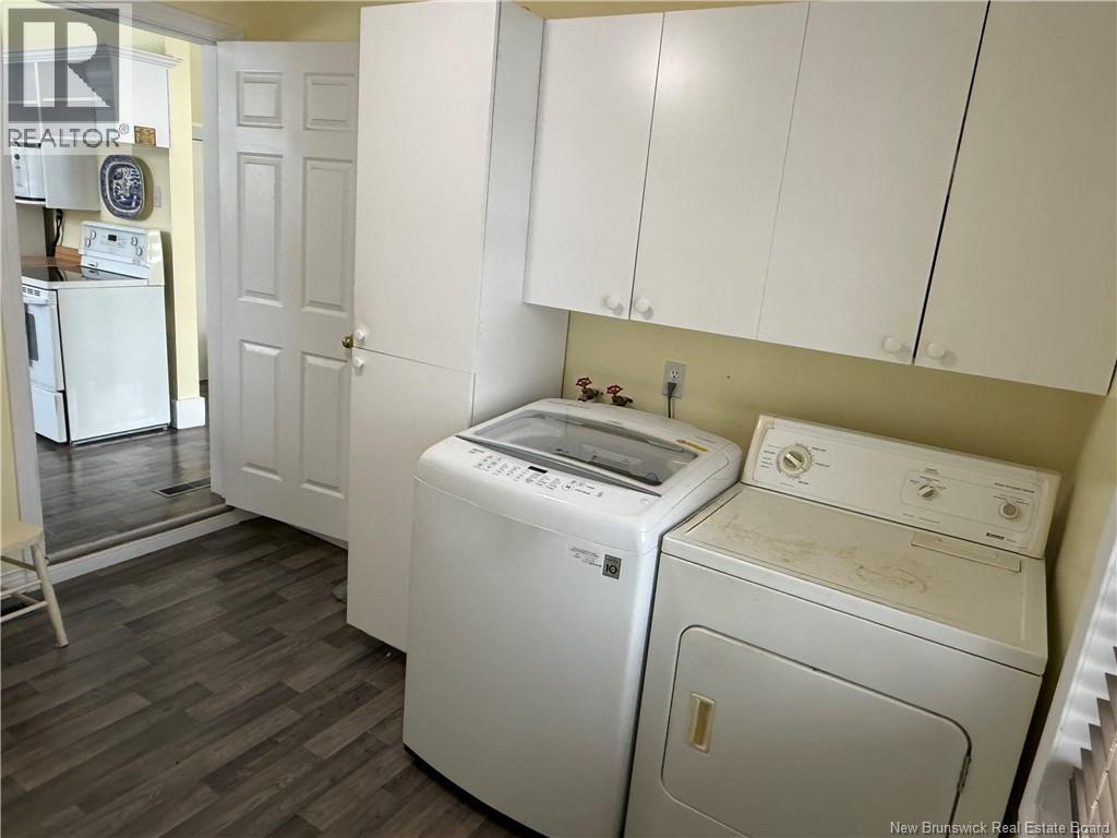 557 East Riverside Drive - Image 8