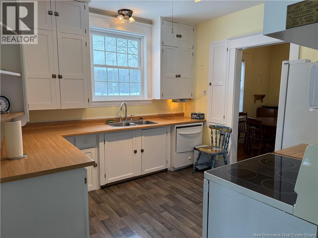 557 East Riverside Drive - Image 10