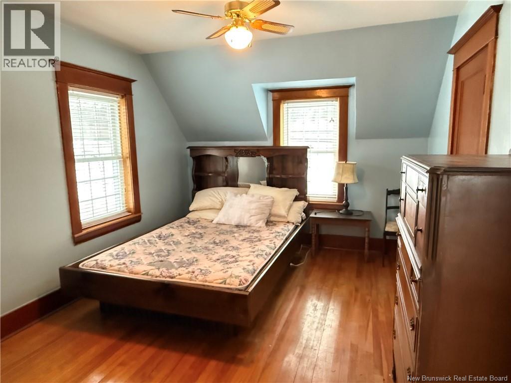 557 East Riverside Drive - Image 24