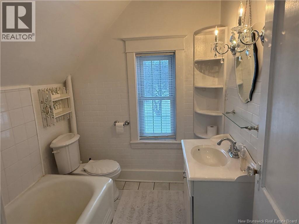 557 East Riverside Drive - Image 27
