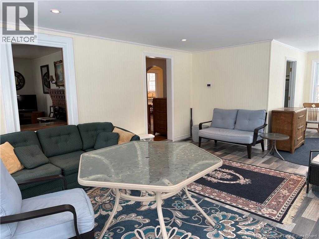 557 East Riverside Drive - Image 18