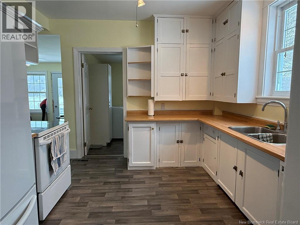 557 East Riverside Drive - Image 12