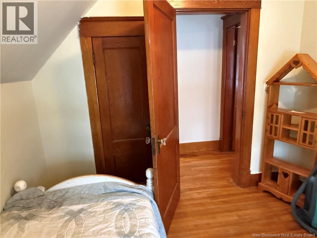557 East Riverside Drive - 32