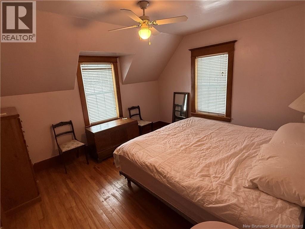 557 East Riverside Drive - Image 33