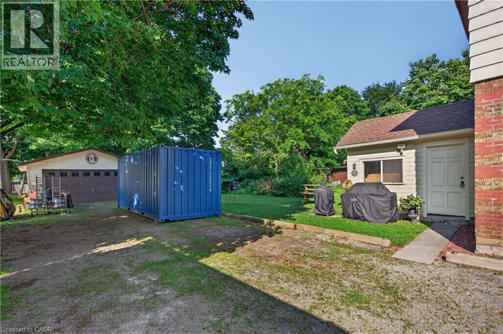 113 FREELTON Road - 34