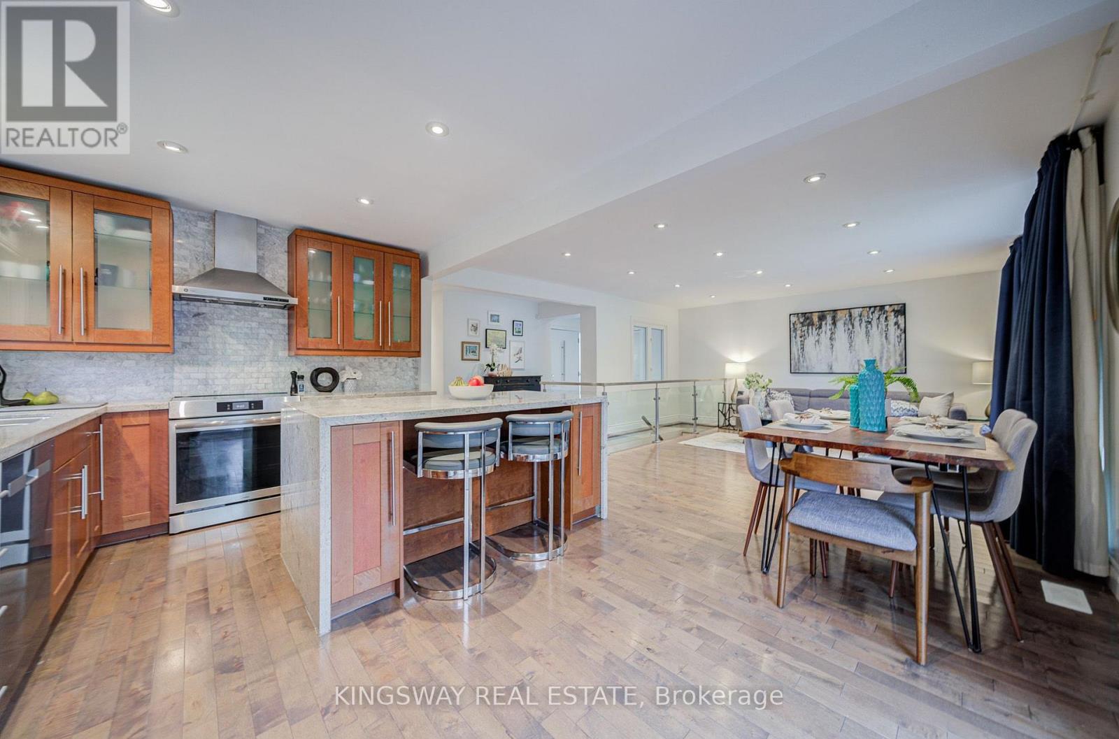 20 WIGMORE DRIVE - 16
