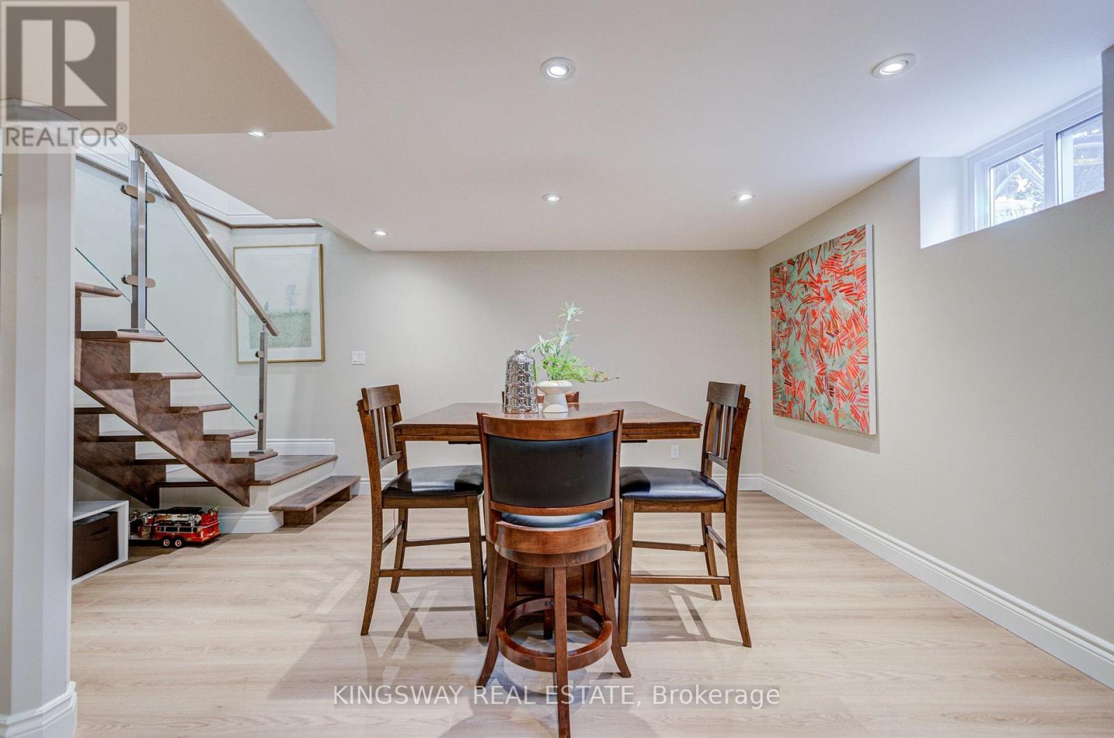20 WIGMORE DRIVE - 33