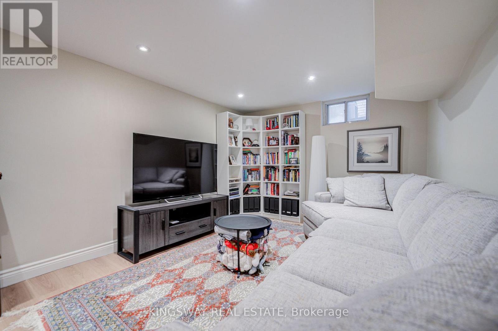 20 WIGMORE DRIVE - 36