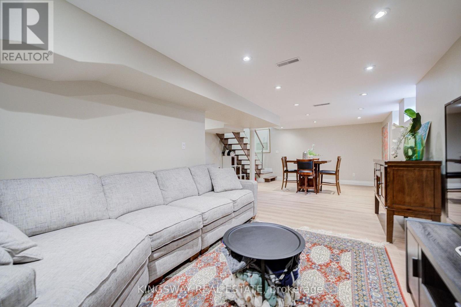 20 WIGMORE DRIVE - 37