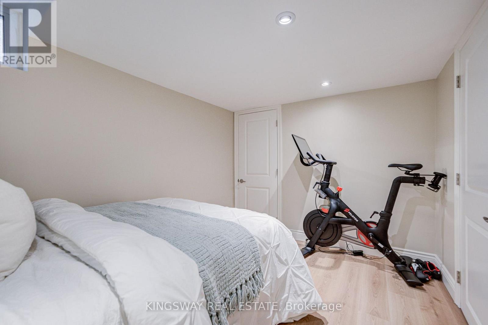 20 WIGMORE DRIVE - 43