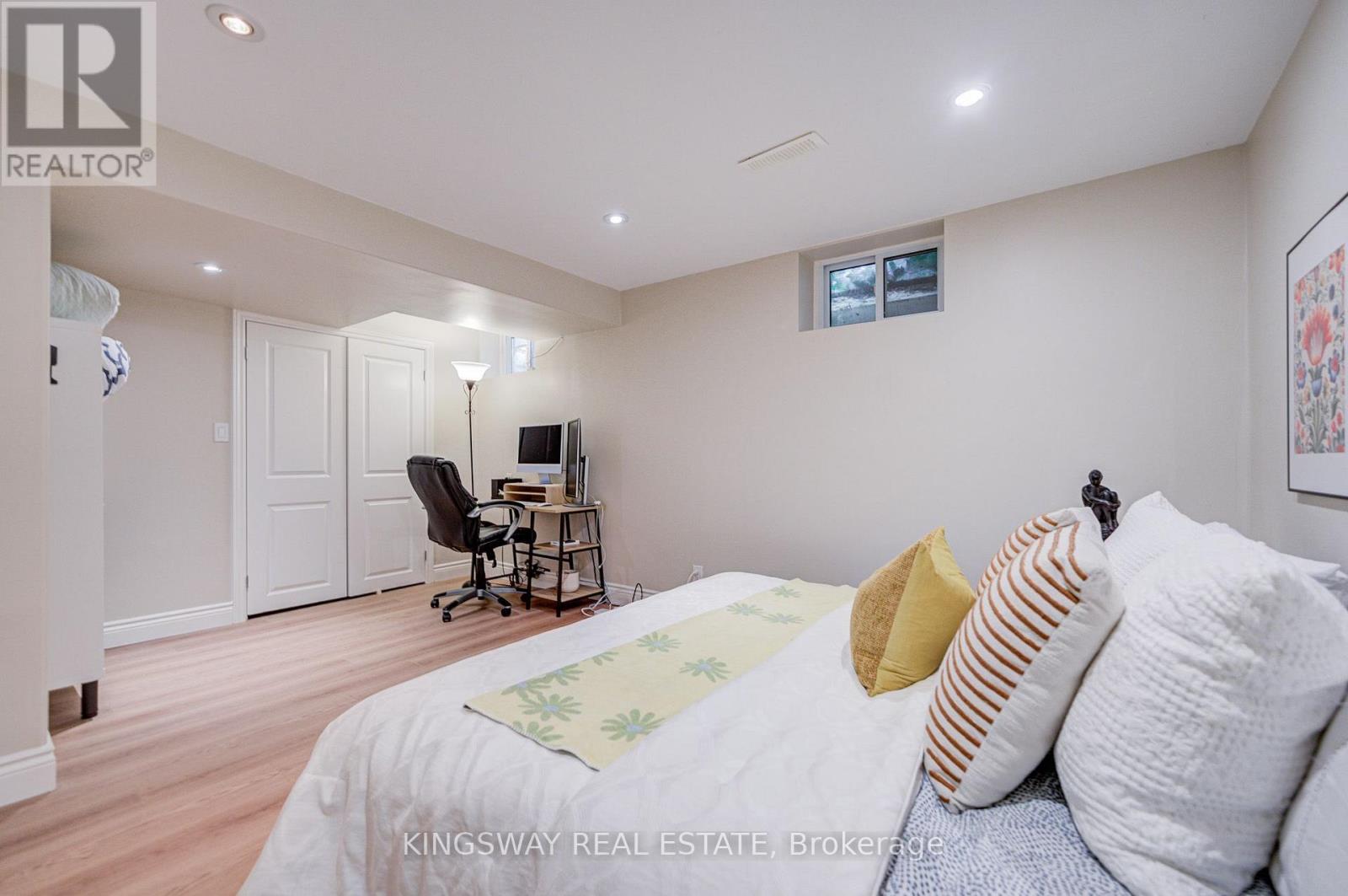 20 WIGMORE DRIVE - 44