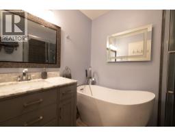 Full bathroom - 36 Mt Klauer Street, Fernie, BC V0B1M3 Photo 9